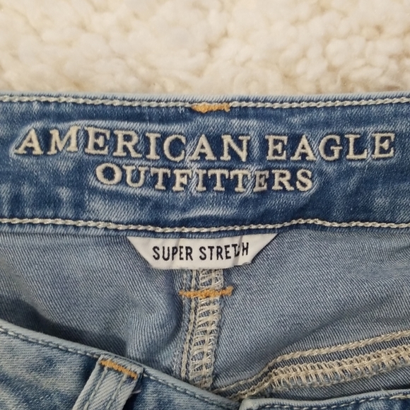 AEO Raw Edge Rolled Super Stretch Jean Shorts - Picture 7 of 8